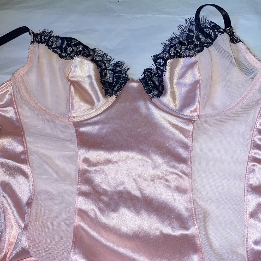 DREAMGIRL INTIMATE LINGERIE GARTER APREAL LIGHT PINK GENTLY USED ONCE & WASHED